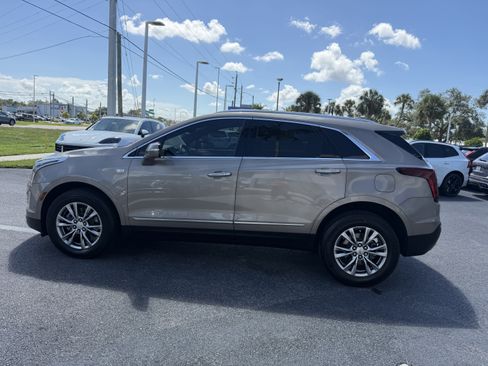 Used 2022 Cadillac XT5 Premium Luxury w/ Technology Package FWD image 6