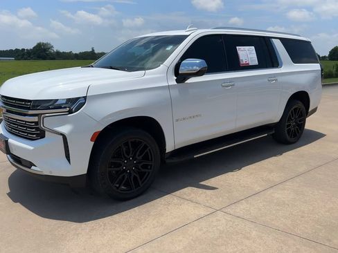 Used 2023 Chevrolet Suburban Premier AWD/4WD image 5
