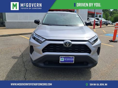Used 2024 Toyota RAV4 LE AWD/4WD image 9