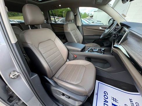 Used 2025 Volkswagen Atlas SEL AWD/4WD image 31