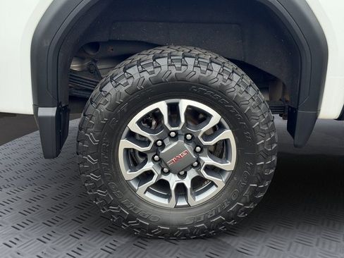 Used 2021 GMC Sierra 2500 AT4 w/ AT4 Preferred Package image 30
