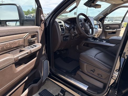 New 2025 RAM 2500 Limited image 12