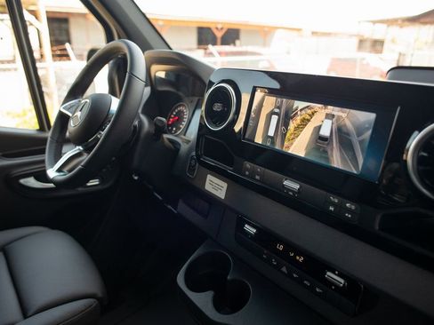 New 2025 Mercedes-Benz Sprinter 2500 image 18