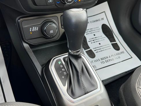 Certified 2022 Jeep Renegade Limited w/ Sun, Sound & Wheels Group image 15