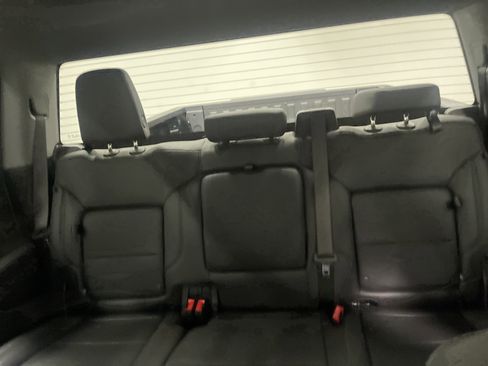 Used 2025 GMC Sierra 1500 SLT image 11