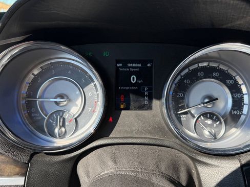 Used 2014 Chrysler 300 C RWD image 18