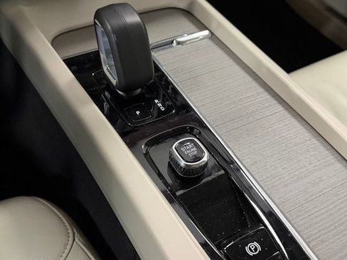 Used 2023 Volvo S60 B5 Plus image 19