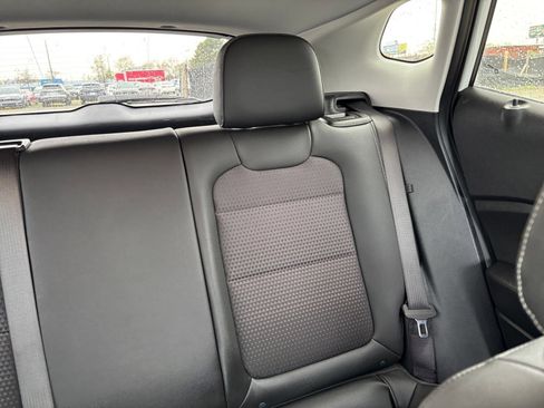 Used 2025 Chevrolet Trax LT FWD image 42