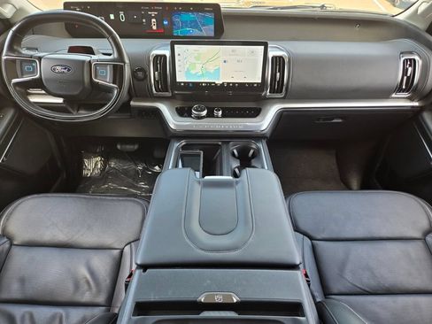 Used 2025 Ford Expedition Max Platinum AWD/4WD image 17