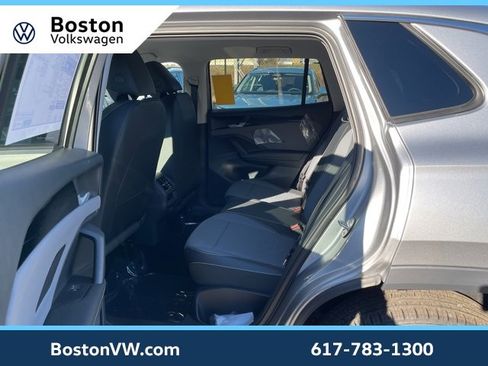 New 2026 Volkswagen Tiguan SE image 9