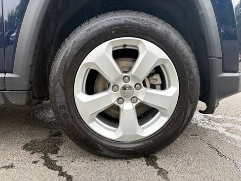 Used 2019 Jeep Compass Latitude w/ Cold Weather Group FWD image 22