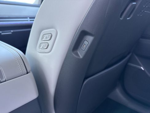 Certified 2025 Hyundai Santa Fe Calligraphy image 18