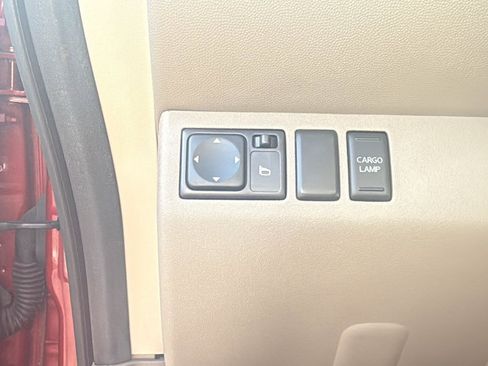 Used 2012 Nissan Frontier SL w/ Moonroof Pkg RWD image 17