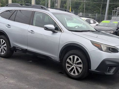Used 2022 Subaru Outback Premium AWD/4WD image 2