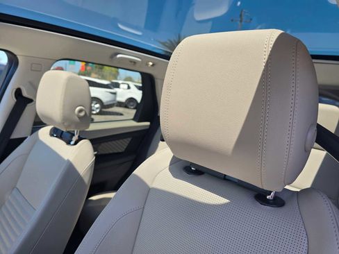 Used 2023 Land Rover Discovery Sport SE image 24