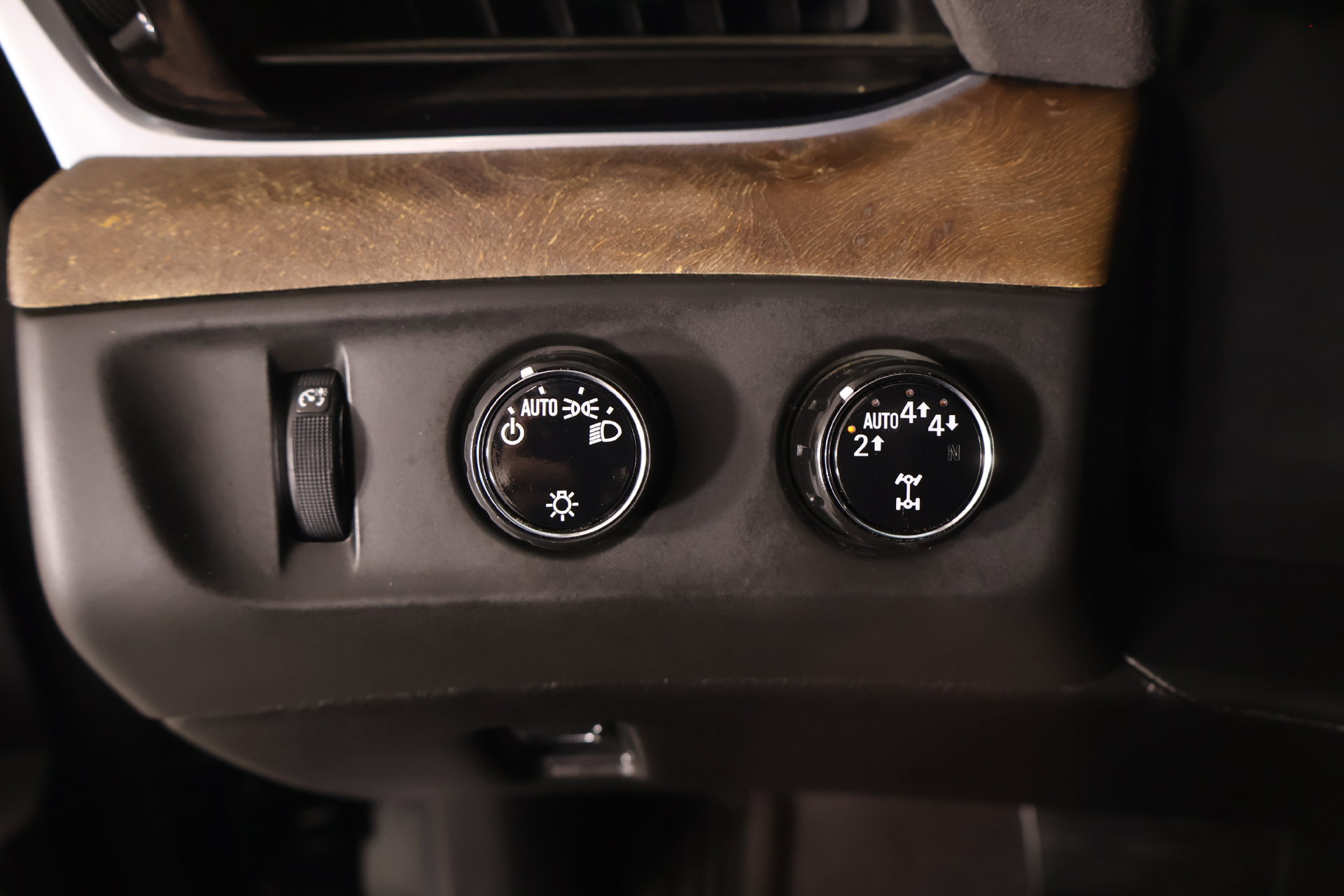 Used 2020 Cadillac Escalade Premium Luxury AWD/4WD image 9