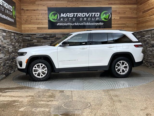 Used 2022 Jeep Grand Cherokee Limited AWD/4WD image 6