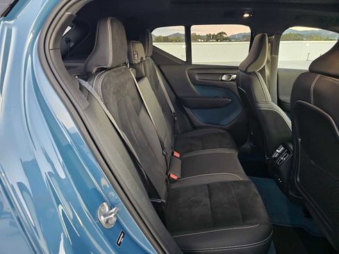 Used 2023 Volvo XC40 Recharge Ultimate image 12