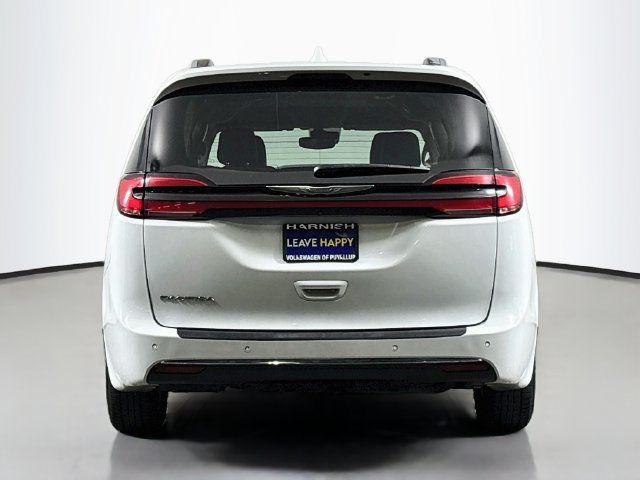 Used 2021 Chrysler Pacifica Touring-L FWD image 6