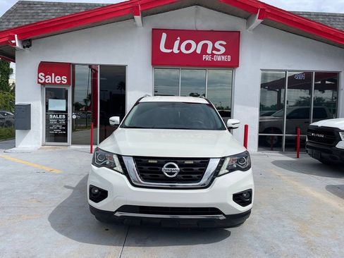 Used 2020 Nissan Pathfinder SV FWD image 1