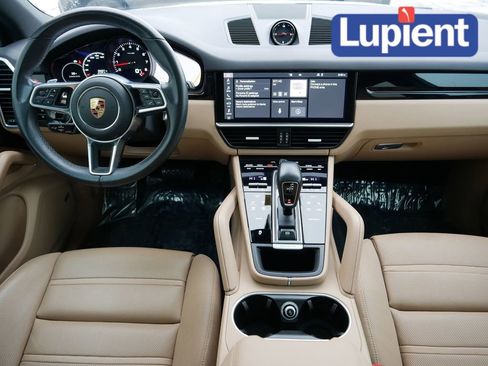 Used 2021 Porsche Cayenne Base image 17