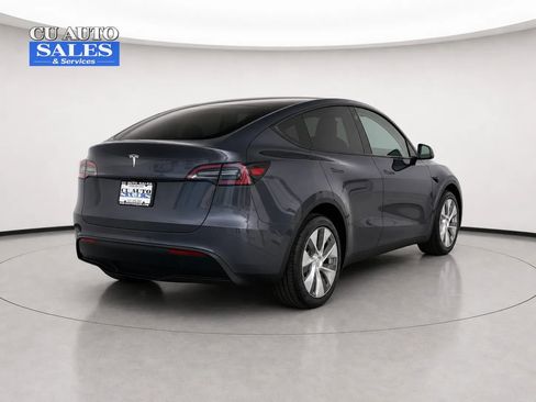 Used 2024 Tesla Model Y Long Range AWD/4WD image 4