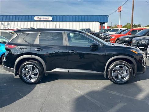 Used 2026 Nissan Rogue SV image 2