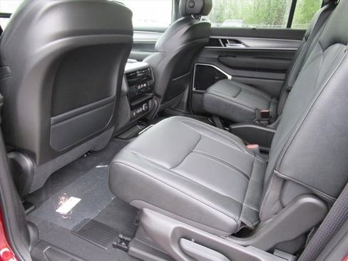 New 2026 Jeep Grand Wagoneer Limited AWD/4WD image 36