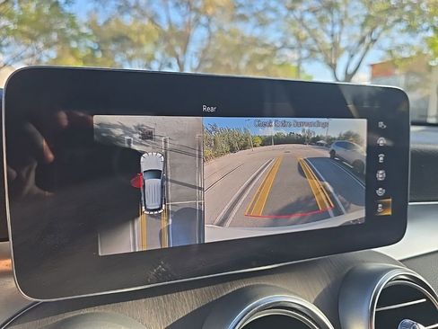 Used 2022 Mercedes-Benz GLC 300 4MATIC w/ Multimedia Package Lite image 14