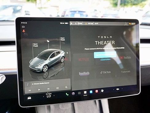 Used 2023 Tesla Model Y 2WD image 29