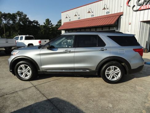 Used 2020 Ford Explorer XLT w/ Equipment Group 202A RWD image 3