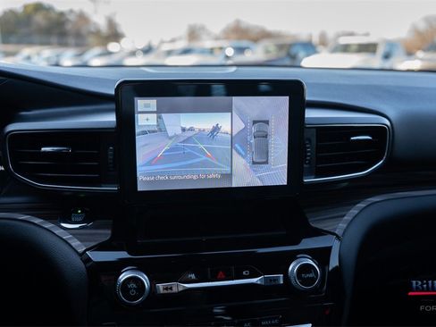 Certified 2021 Ford Explorer Limited w/ Equipment Group 301A image 25