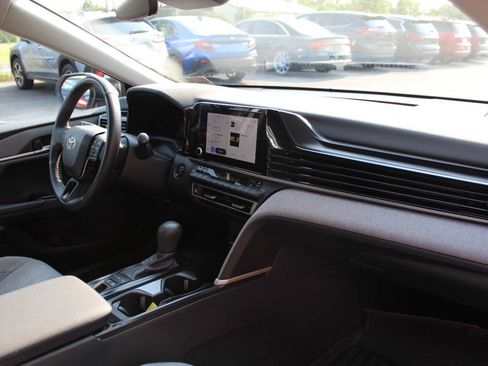 Used 2025 Toyota Camry LE w/ Convenience Package AWD/4WD image 17