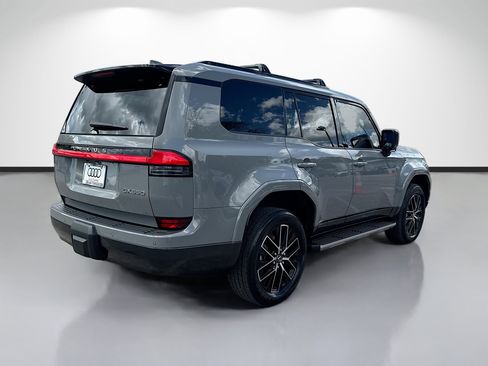 Used 2024 Lexus GX 550 w/ Accessory Package (Z1) AWD/4WD image 3