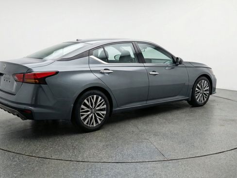 Used 2025 Nissan Altima 2.5 SV FWD image 9
