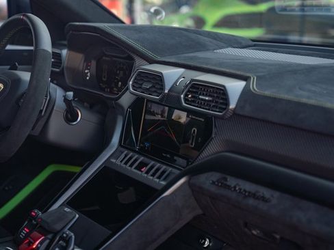 Used 2024 Lamborghini Urus Performante image 31