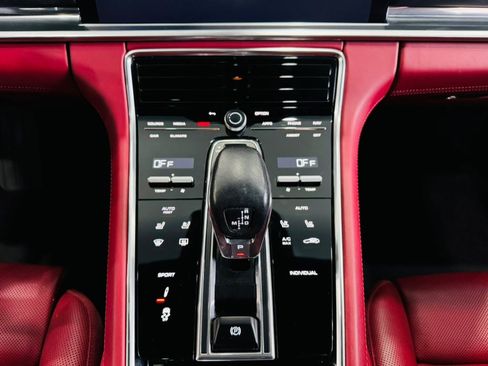 Used 2022 Porsche Panamera 4 Platinum Edition image 30