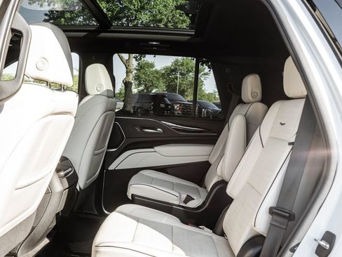 Used 2022 Cadillac Escalade Sport w/ Touring Package AWD/4WD image 27