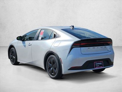 New 2026 Toyota Prius LE image 8