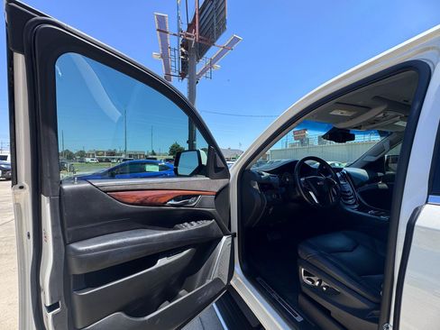 Used 2015 Cadillac Escalade Premium RWD image 14