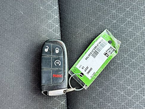 Used 2018 Jeep Grand Cherokee Laredo AWD/4WD image 33