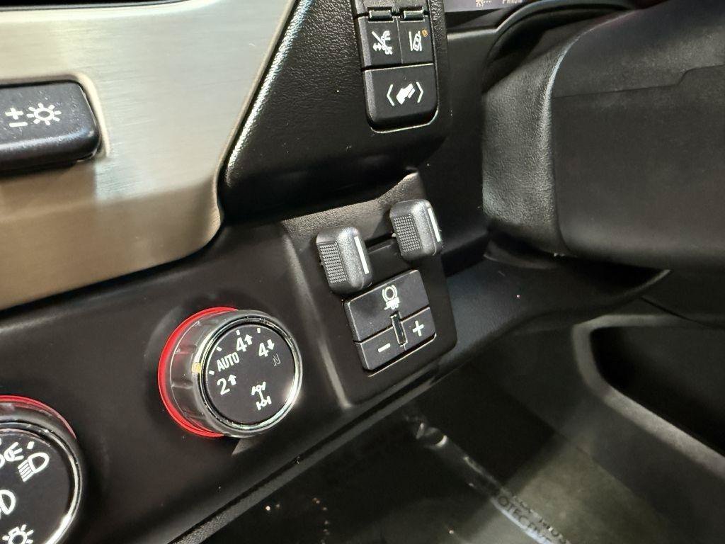 Used 2015 GMC Yukon XL Denali w/ Touring Package AWD/4WD image 20