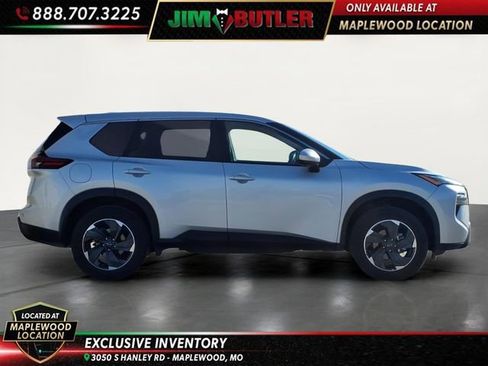 Used 2024 Nissan Rogue SV image 5