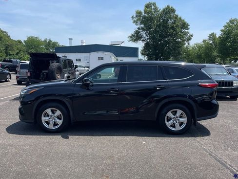 Used 2021 Toyota Highlander LE AWD/4WD image 4