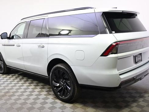 New 2026 Lincoln Navigator L Reserve w/ Jet Appearance Package AWD/4WD image 3