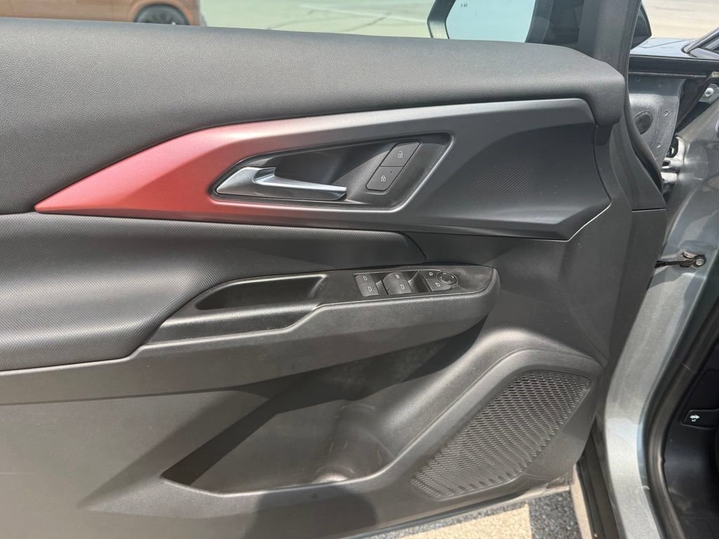 Used 2024 Chevrolet Equinox EV RS FWD image 24