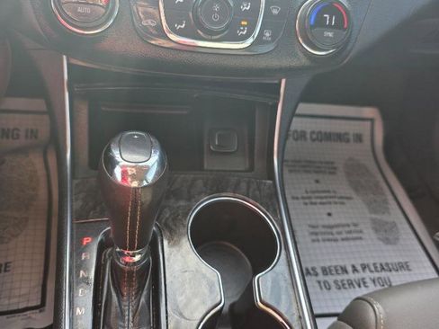 Used 2015 Chevrolet Impala LT w/ Convenience Package image 16