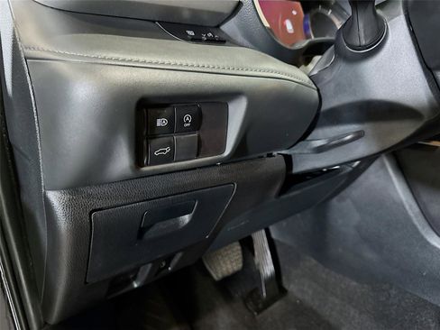 Used 2024 Toyota Highlander XSE FWD image 7