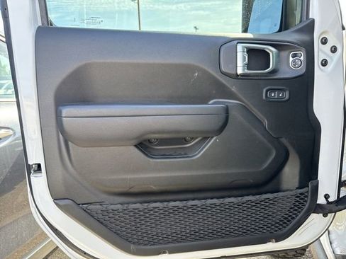 Used 2023 Jeep Gladiator Sport AWD/4WD image 9