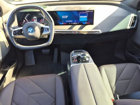 Used 2024 BMW iX xDrive50 w/ Premium Package AWD/4WD image 18